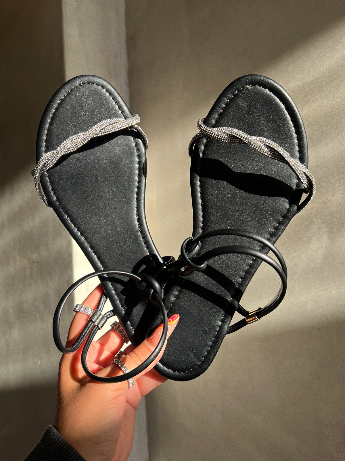 MAYLANI SANDALS - BLACK