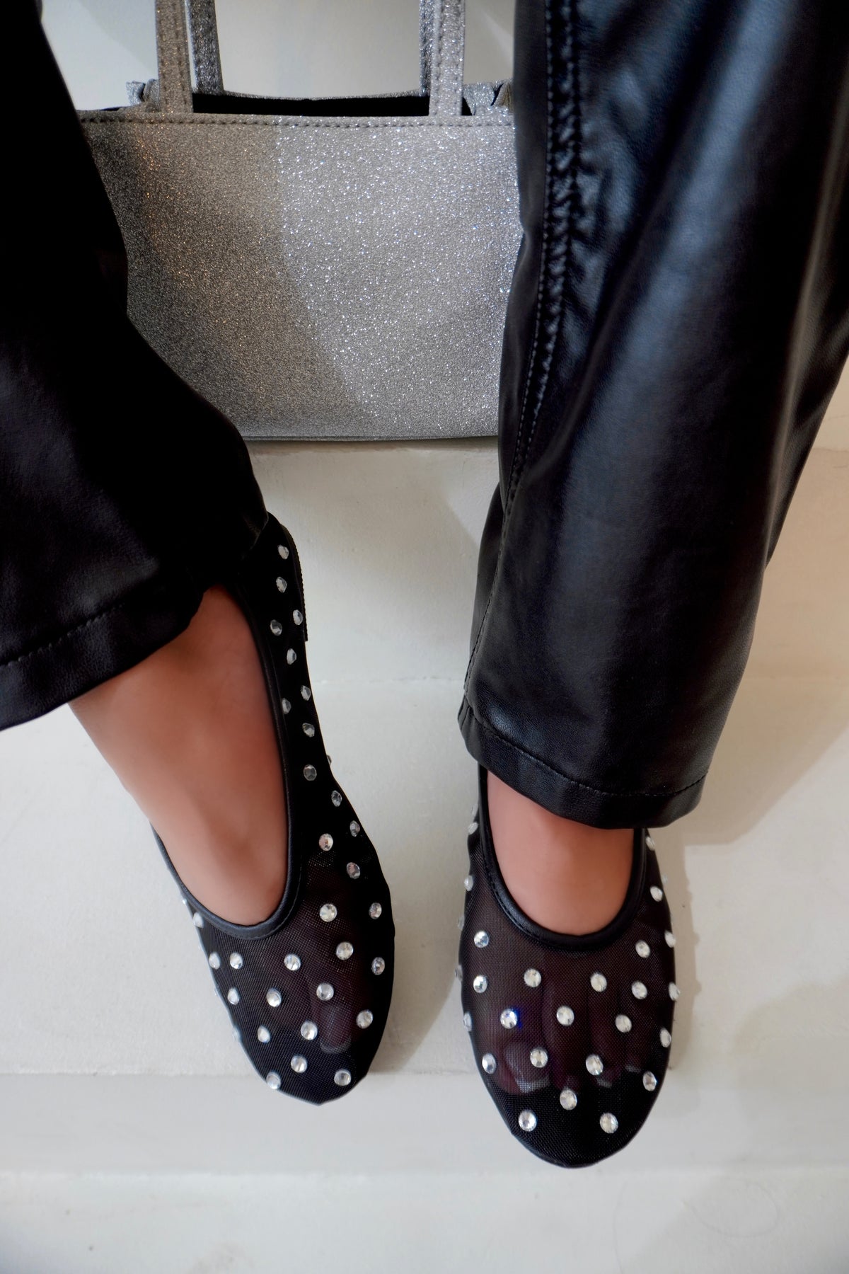 HEARTFUL FLAT - BLACK